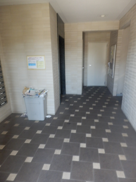 21/30 エントランス