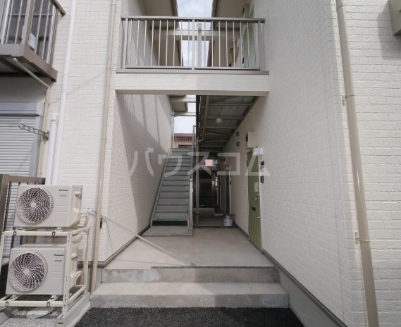 20/30 エントランス