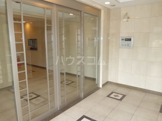 23/26 エントランス