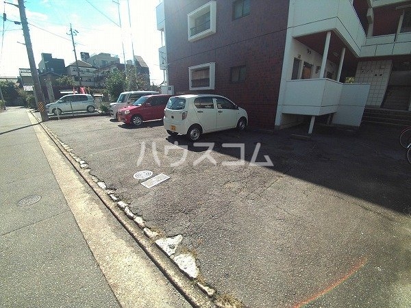 25/30 駐車場