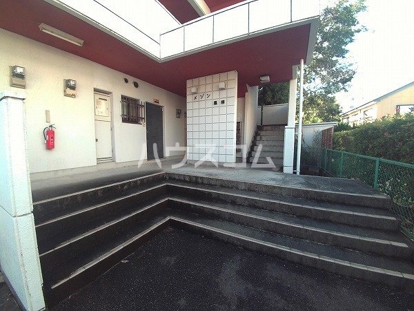 24/30 エントランス