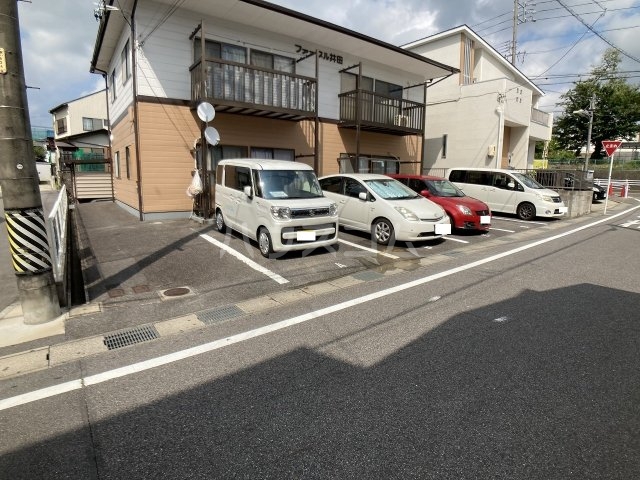 27/30 駐車場