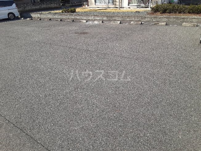 2/4 駐車場