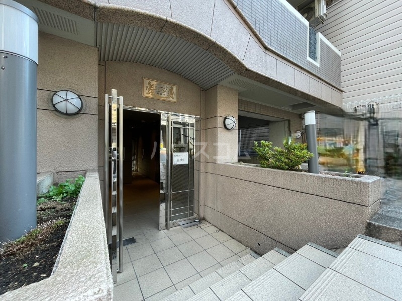 21/27 エントランス