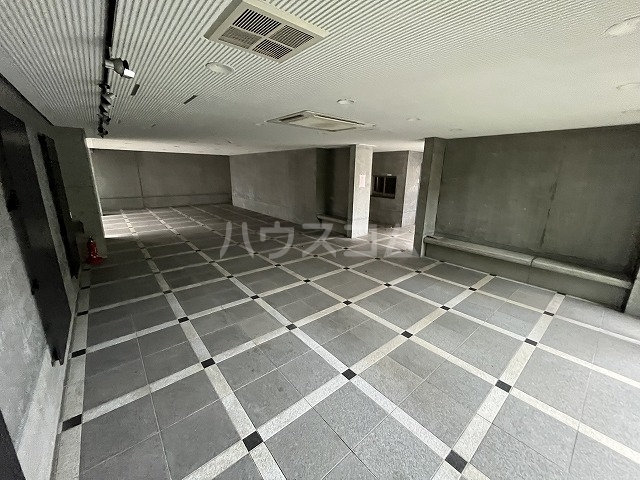 28/30 エントランス