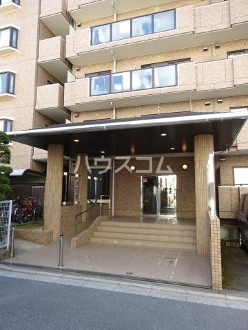 28/30 エントランス