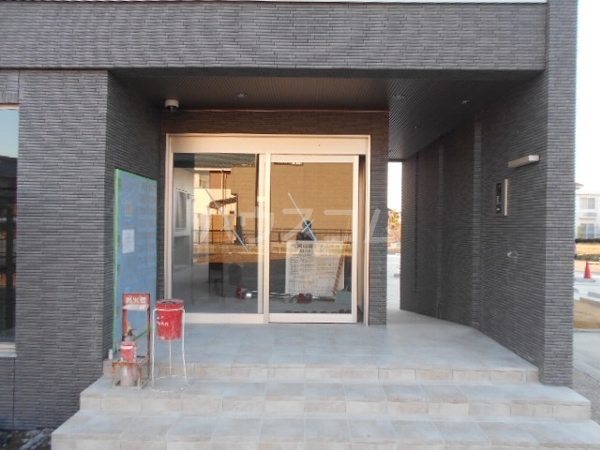 26/30 エントランス