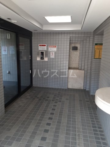 25/30 エントランス