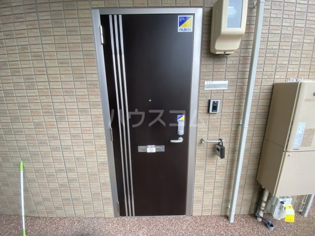 28/30 エントランス