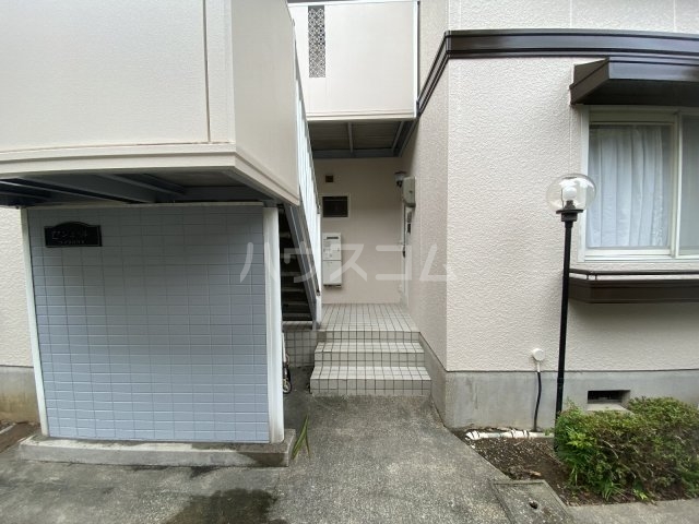 28/30 エントランス