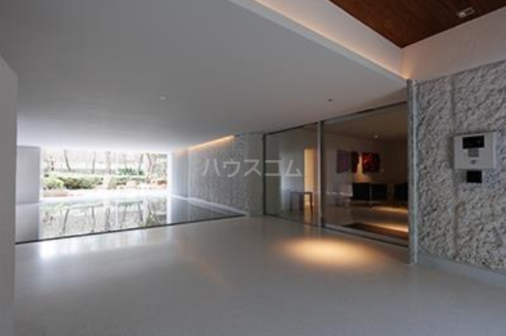 22/30 エントランス