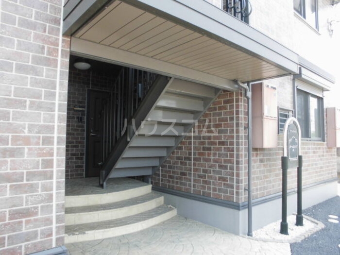 17/27 エントランス