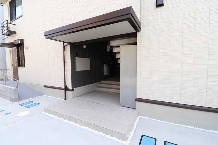 23/30 エントランス