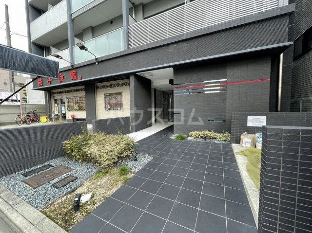 27/30 エントランス