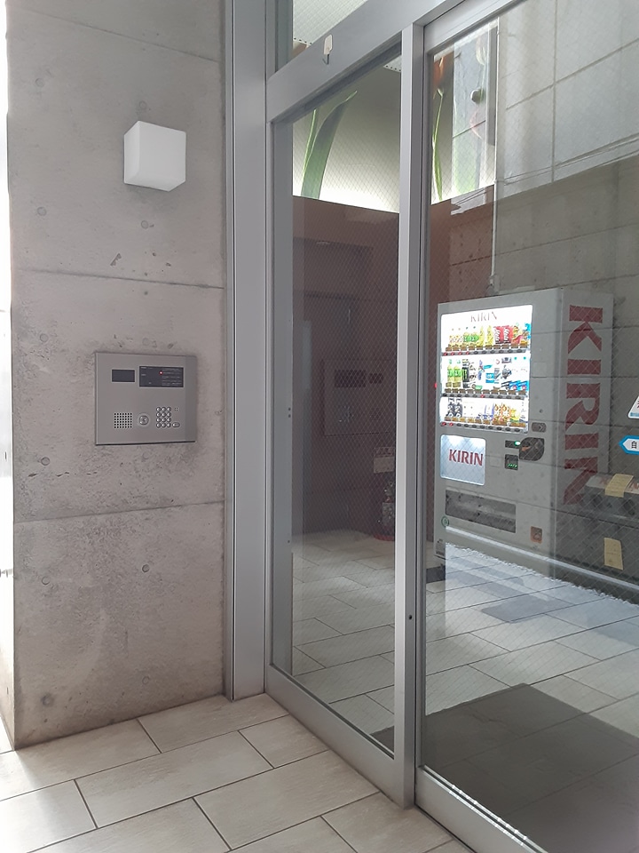 23/30 エントランス