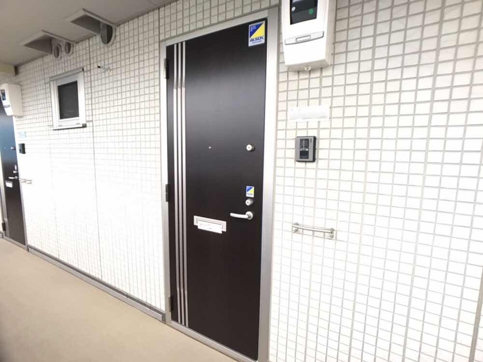 19/27 エントランス