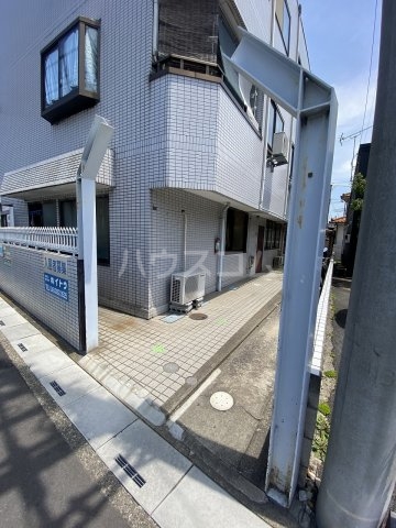 28/30 エントランス