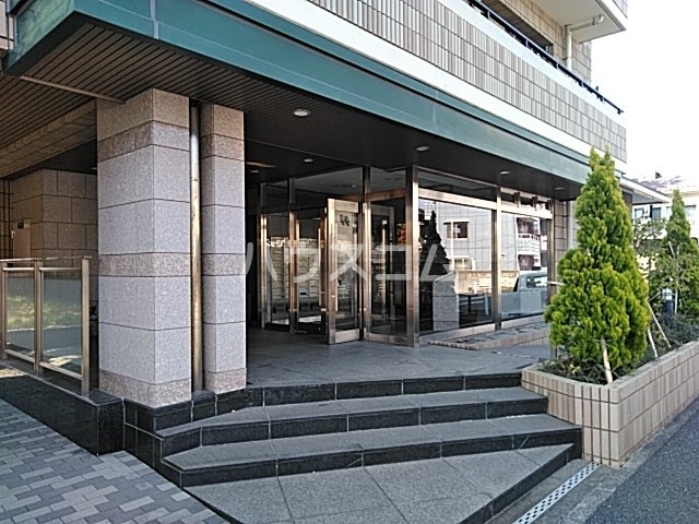 19/26 エントランス