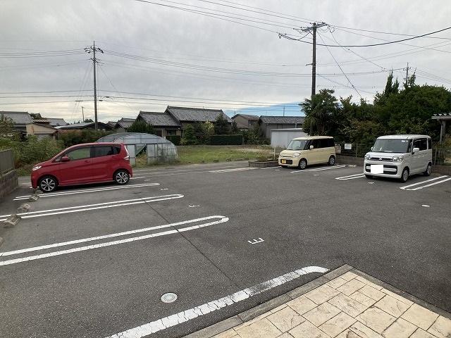 2/5 駐車場