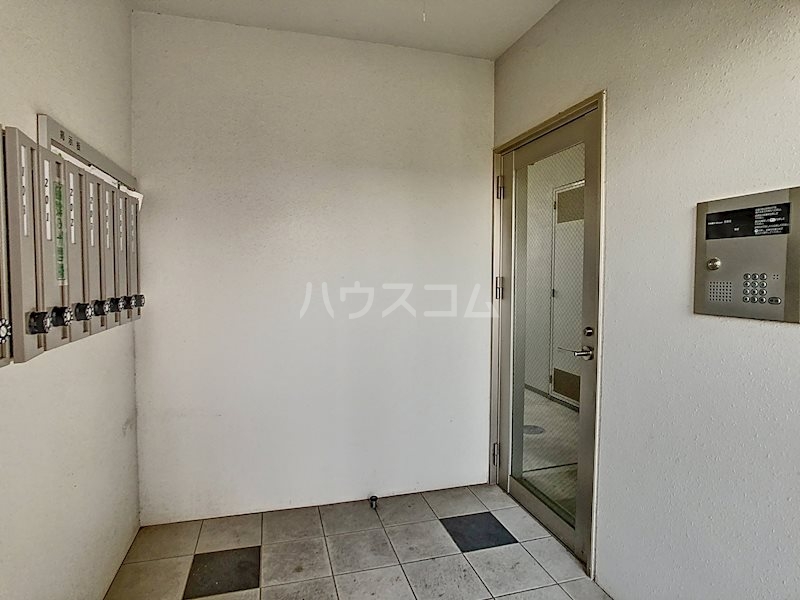 26/30 エントランス