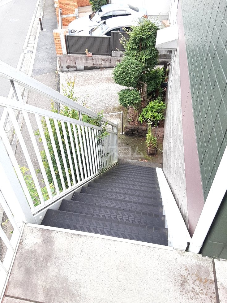 26/27 エントランス