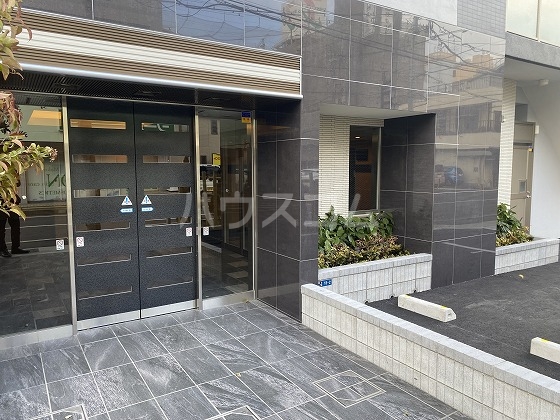 19/30 エントランス