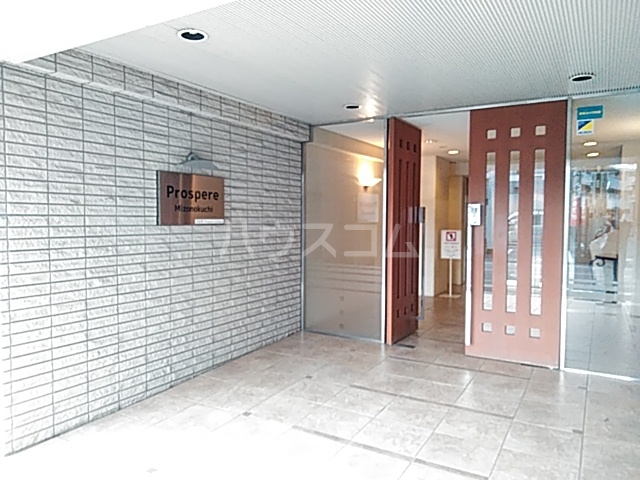 27/30 エントランス