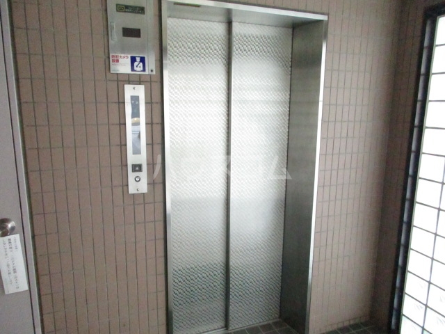 19/29 エントランス