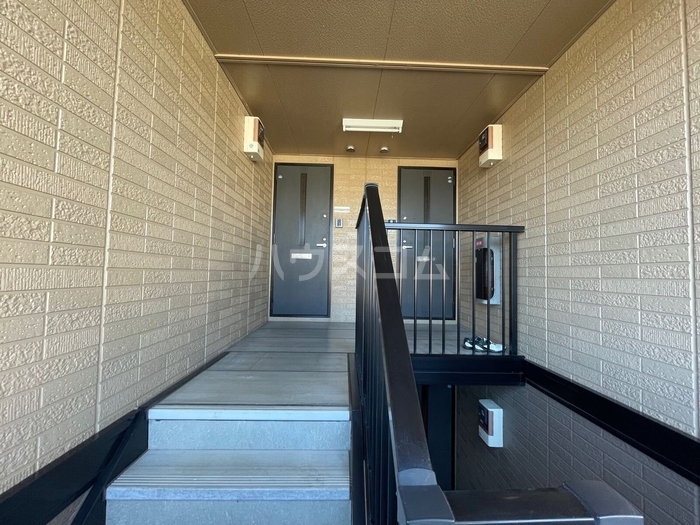 18/21 エントランス