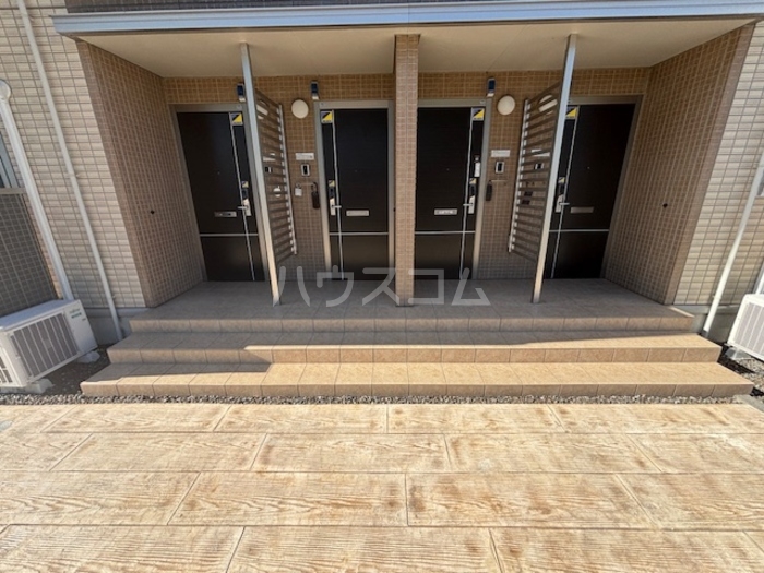 27/29 エントランス