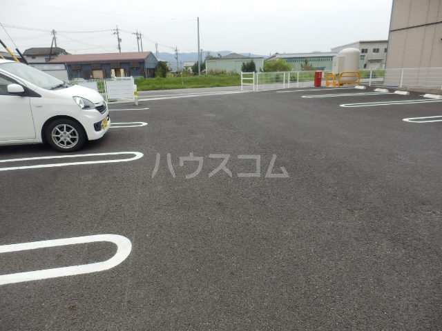 27/30 駐車場