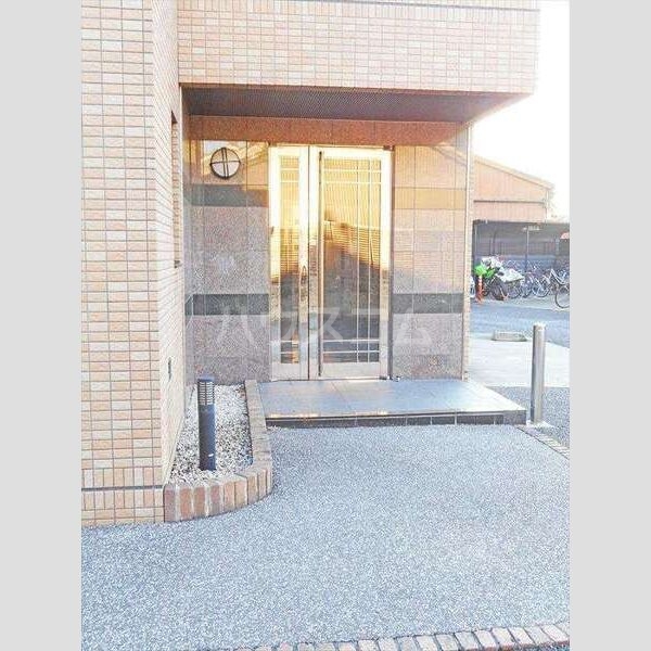 2/4 エントランス