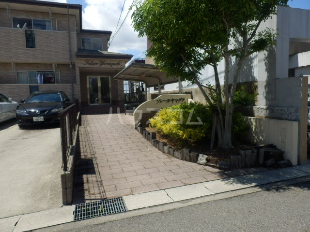 21/30 エントランス