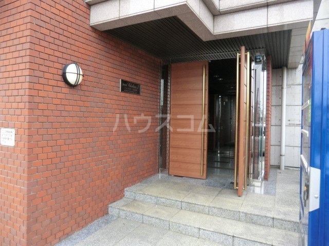 21/30 エントランス