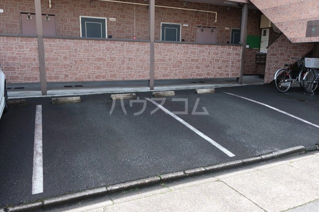 28/30 駐車場