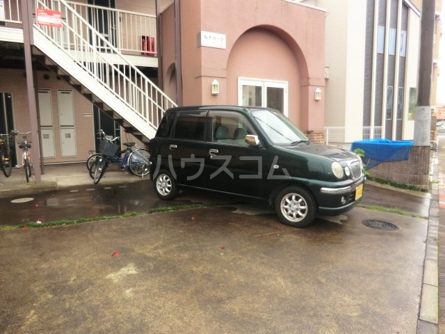 23/30 駐車場
