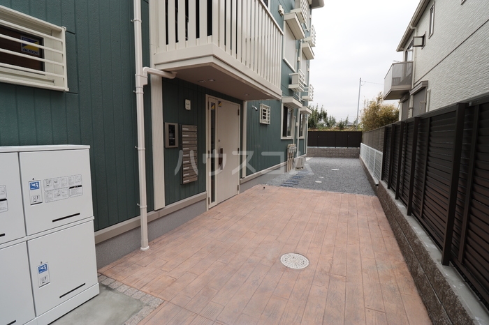 24/27 エントランス