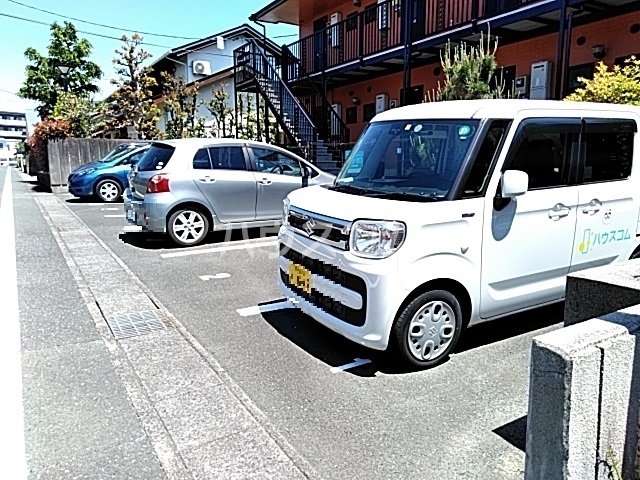 28/30 駐車場