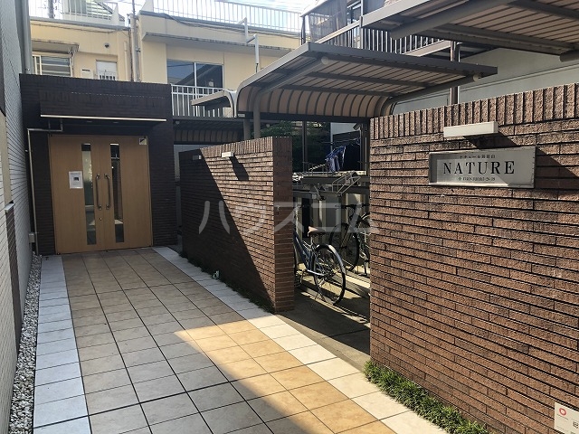 27/30 エントランス