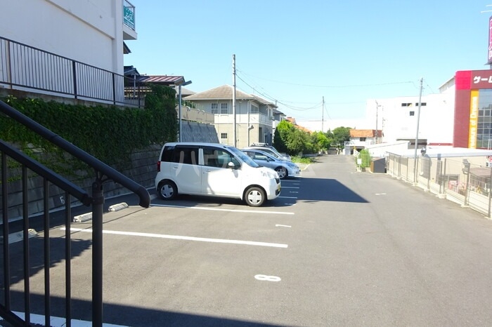 2/5 駐車場