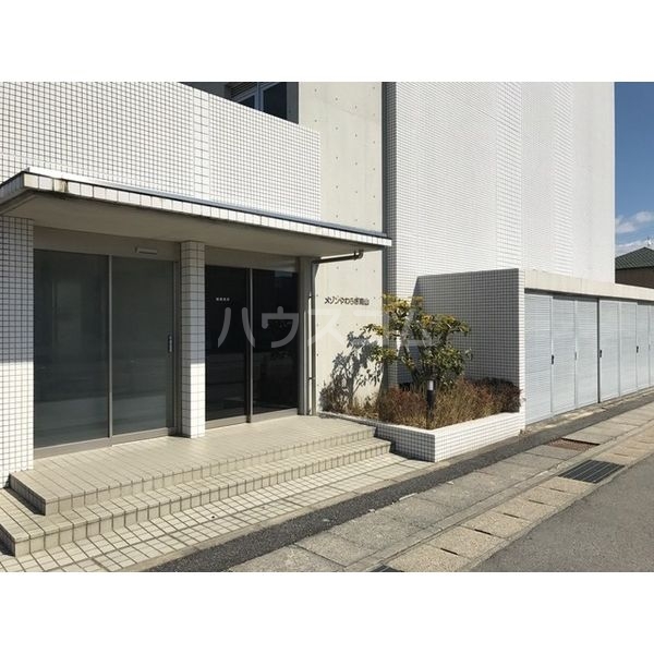 18/27 エントランス