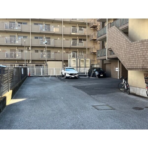 16/25 駐車場