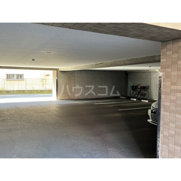 18/25 駐車場