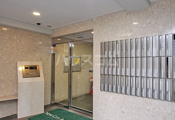 24/28 エントランス