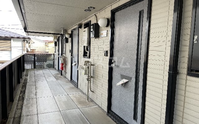 28/30 エントランス