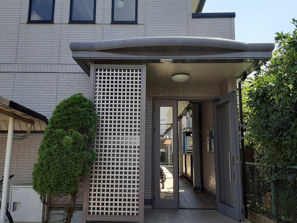 28/30 エントランス