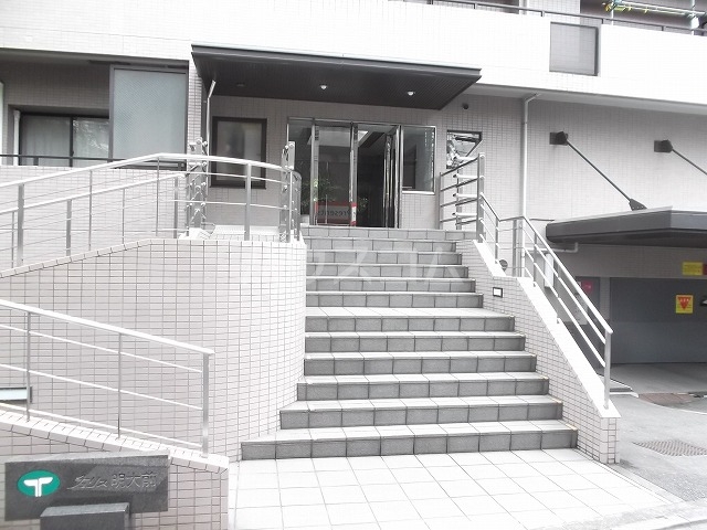 28/30 エントランス