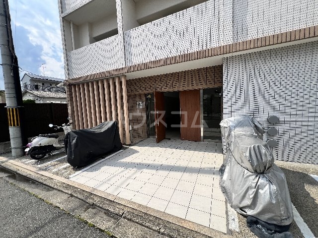 25/30 エントランス