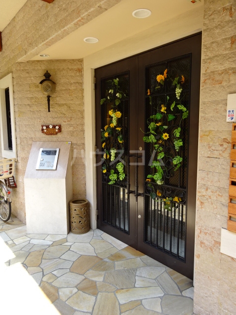 22/30 エントランス