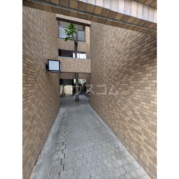 18/24 エントランス